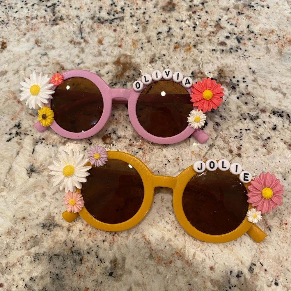 Personalized kids sunglasses 😎 🌸🌼 - Picture 2 of 2
